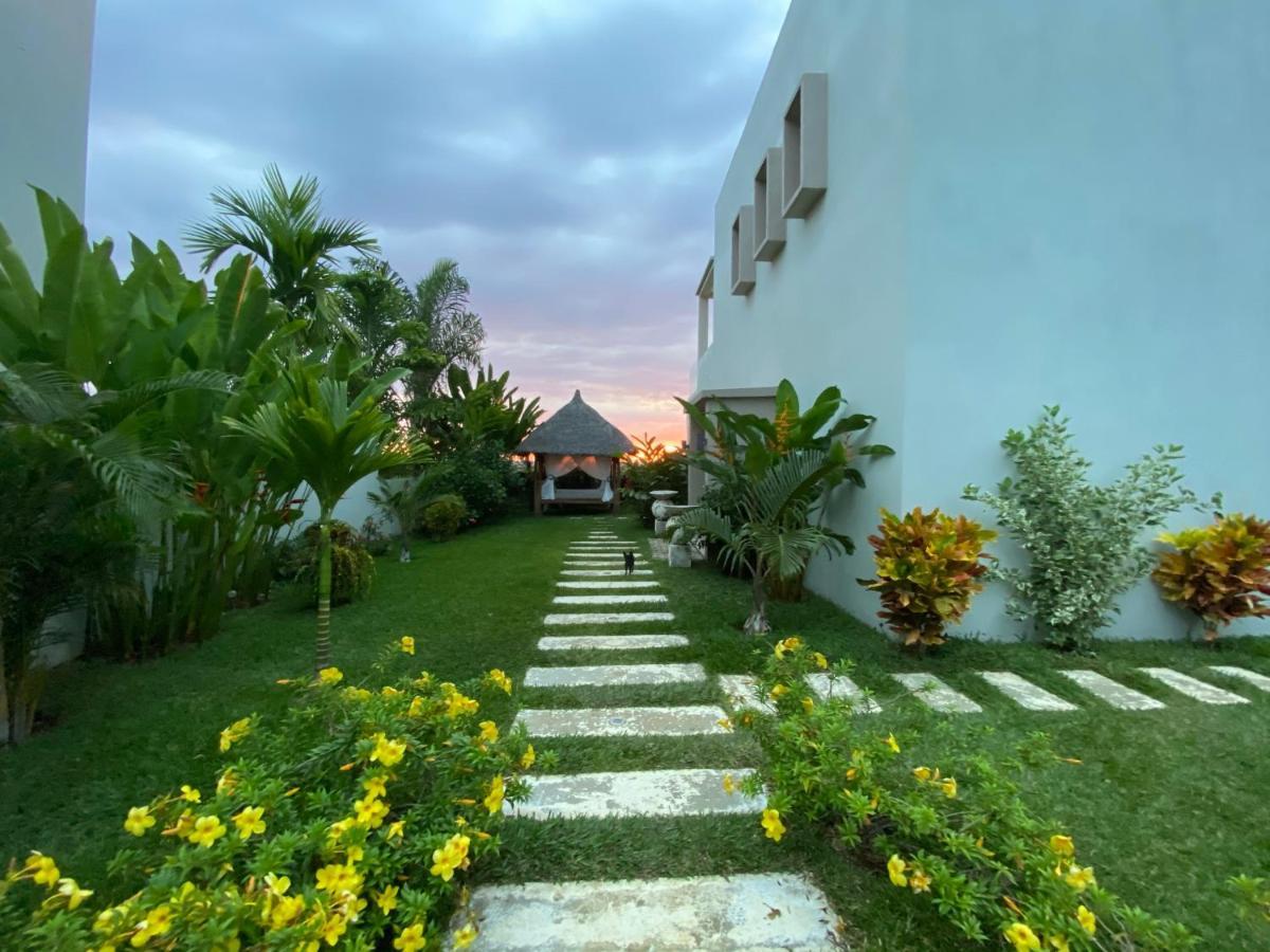 Villa Kintana Naka Hell-Ville Exterior photo